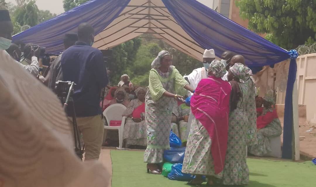 8 Mars : les femmes du Mali défilent au couleur du drapeau.